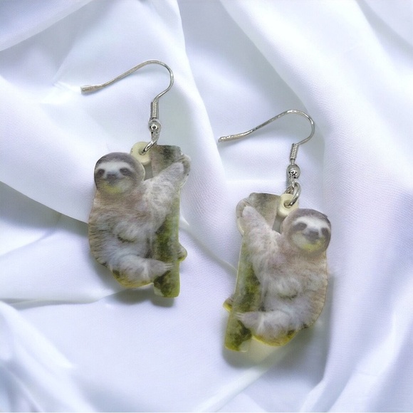 Sloth-tacular Dangle Earrings: Embrace Your Inner Chill! NWT Sloth Accessories - Picture 4 of 6